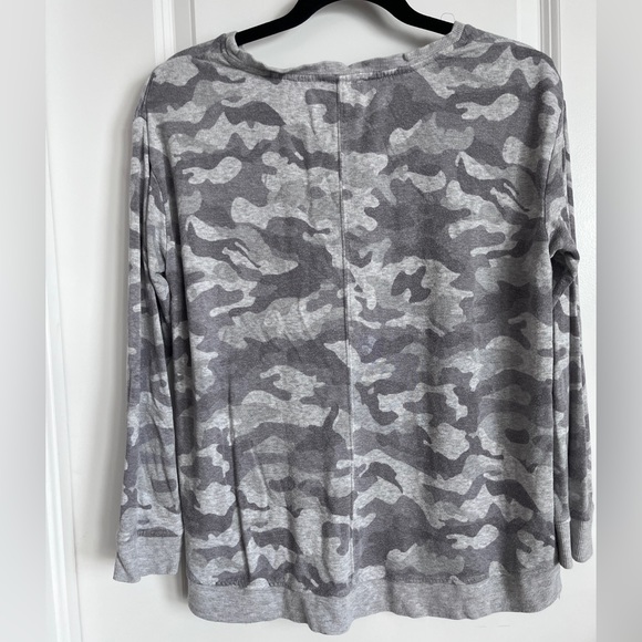 Jane and Delancey Gray Camo Lounge knit sweatshirt top Size medium - Picture 5 of 5